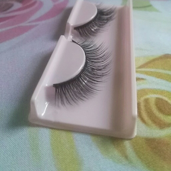 *OUT OF STOCK* C13 Dats Bea Lashes By Lash Levels - Picture 5 of 6